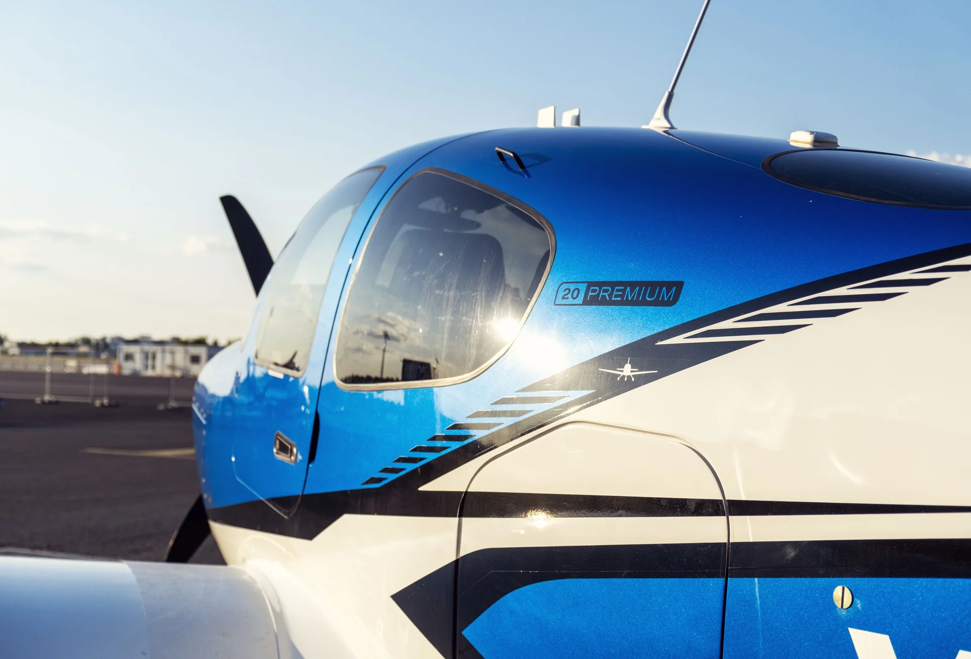 Cirrus SR20 G7 glass cockpit — Garmin Perspective Touch+ panel