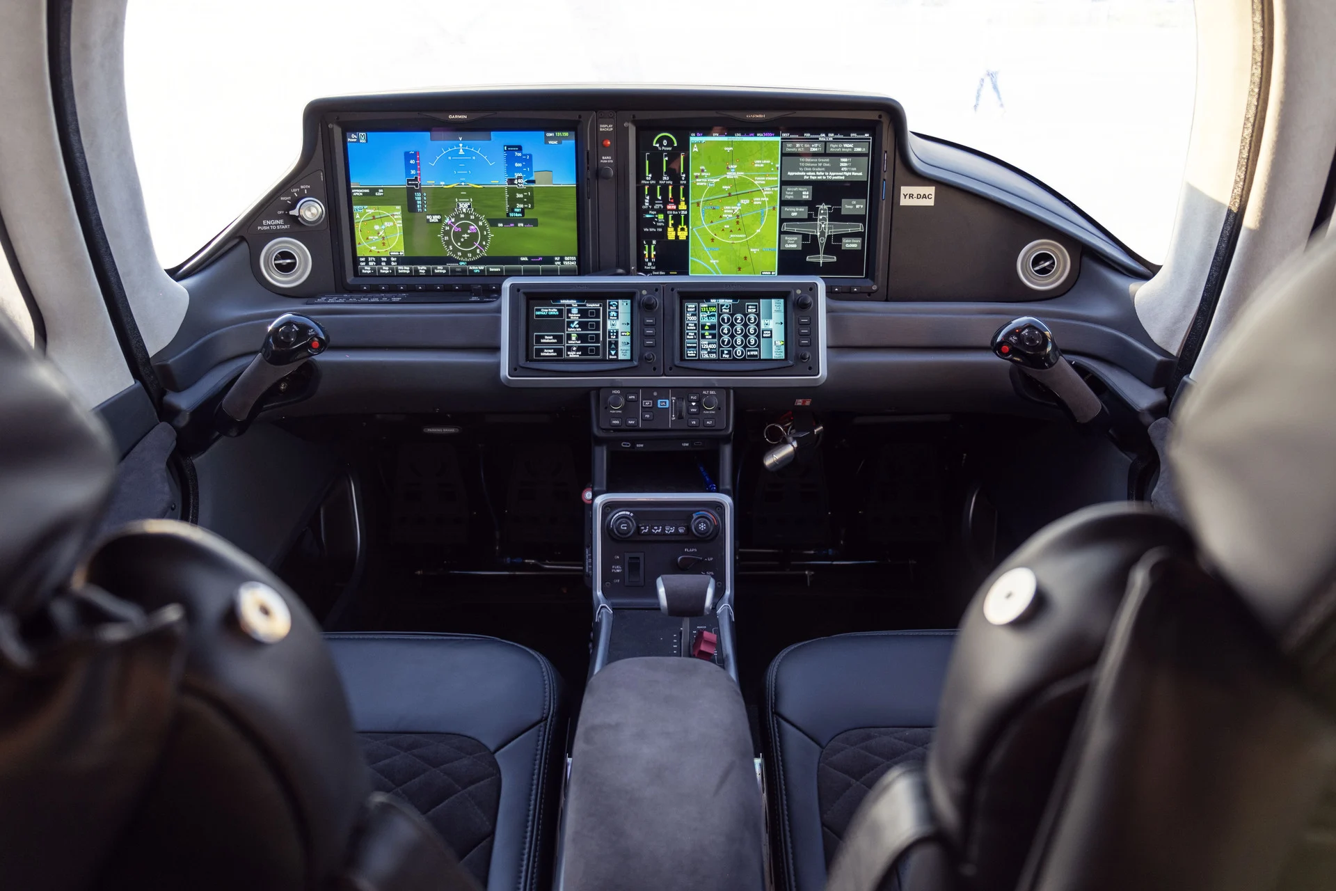 Cirrus training SR 20 interior avionics on