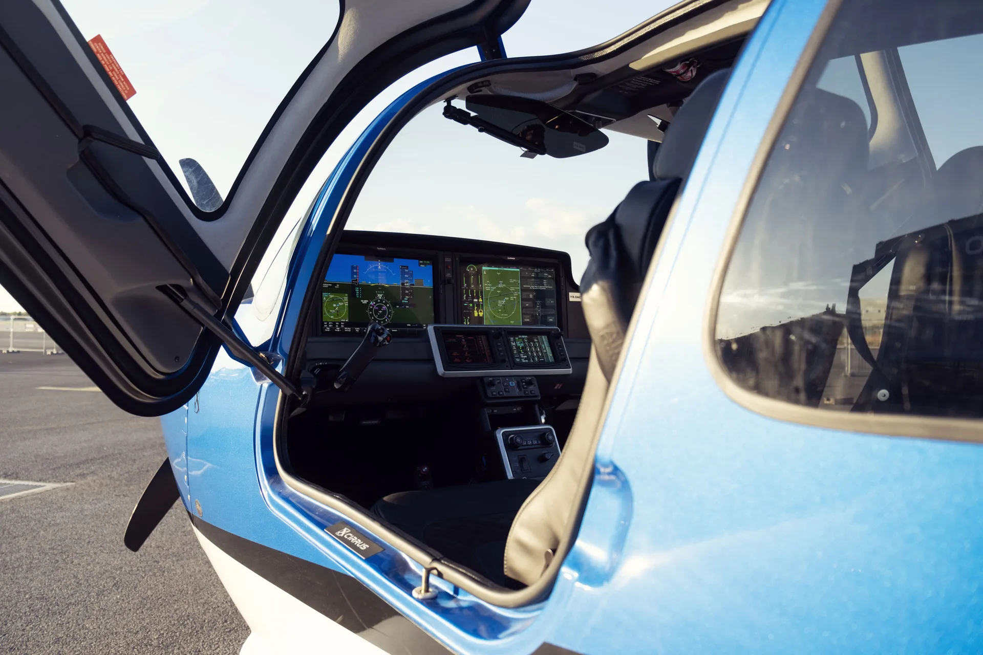 Cirrus training SR 20 interior avionics on